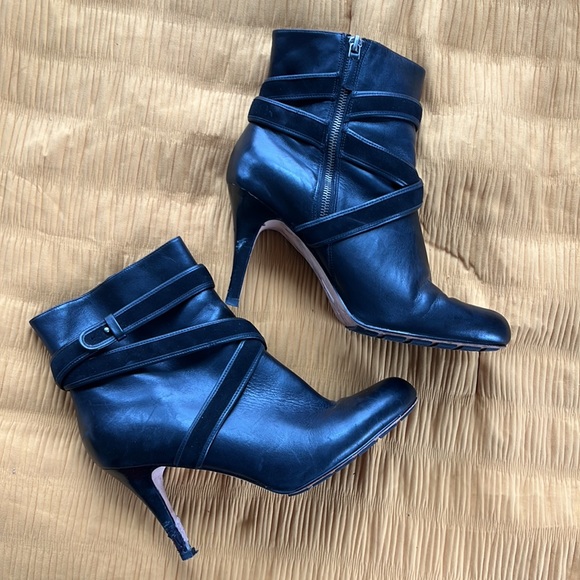 🛍️Cole Haan Nike air footbed black leather/suede strappy heel booties boots 11 - Picture 3 of 8